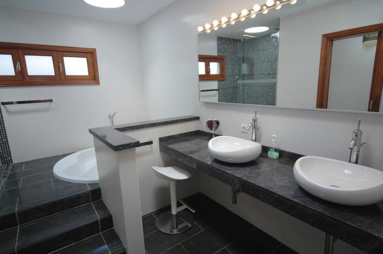 Montana Baja - A Stunning 7 Bedroom - Perfect For Large Families And Friends Villa Playa Blanca (Lanzarote)