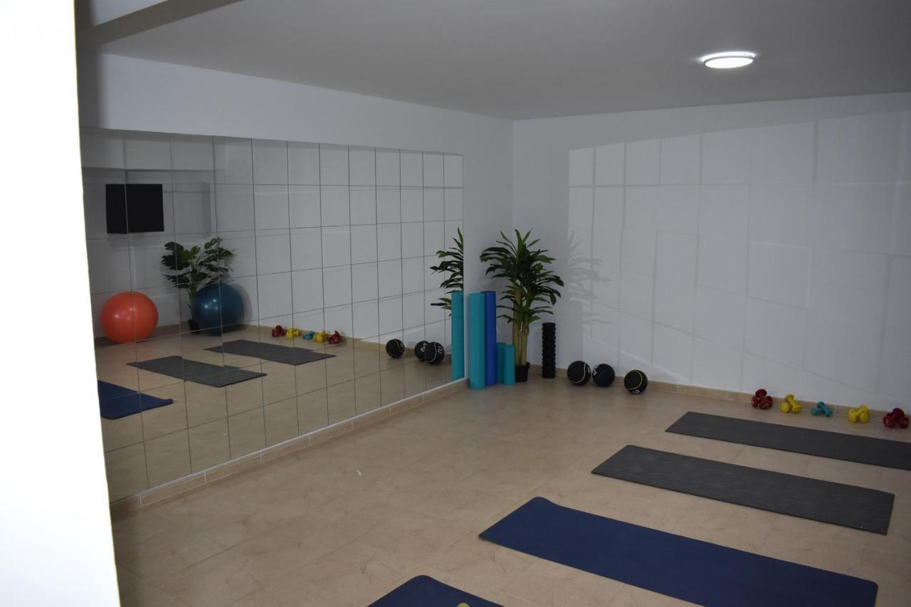 Casa Tilley Private Pool-gym-garden