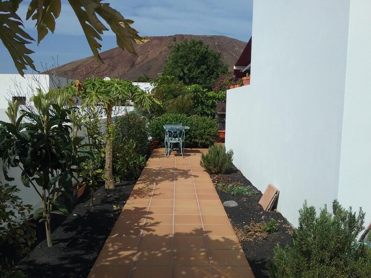 Villa Lovely Nico Playa Blanca, Hot Tub, Communal Pool