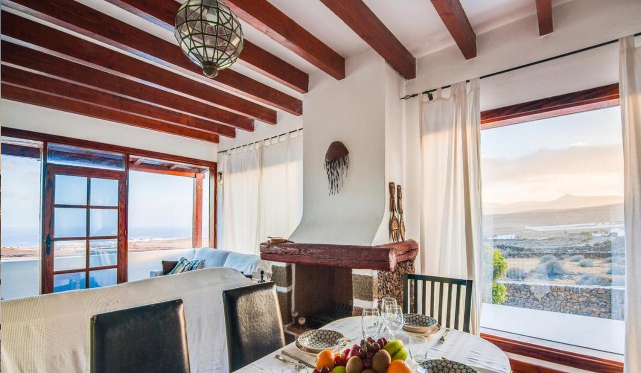 Villavistamar Villa *