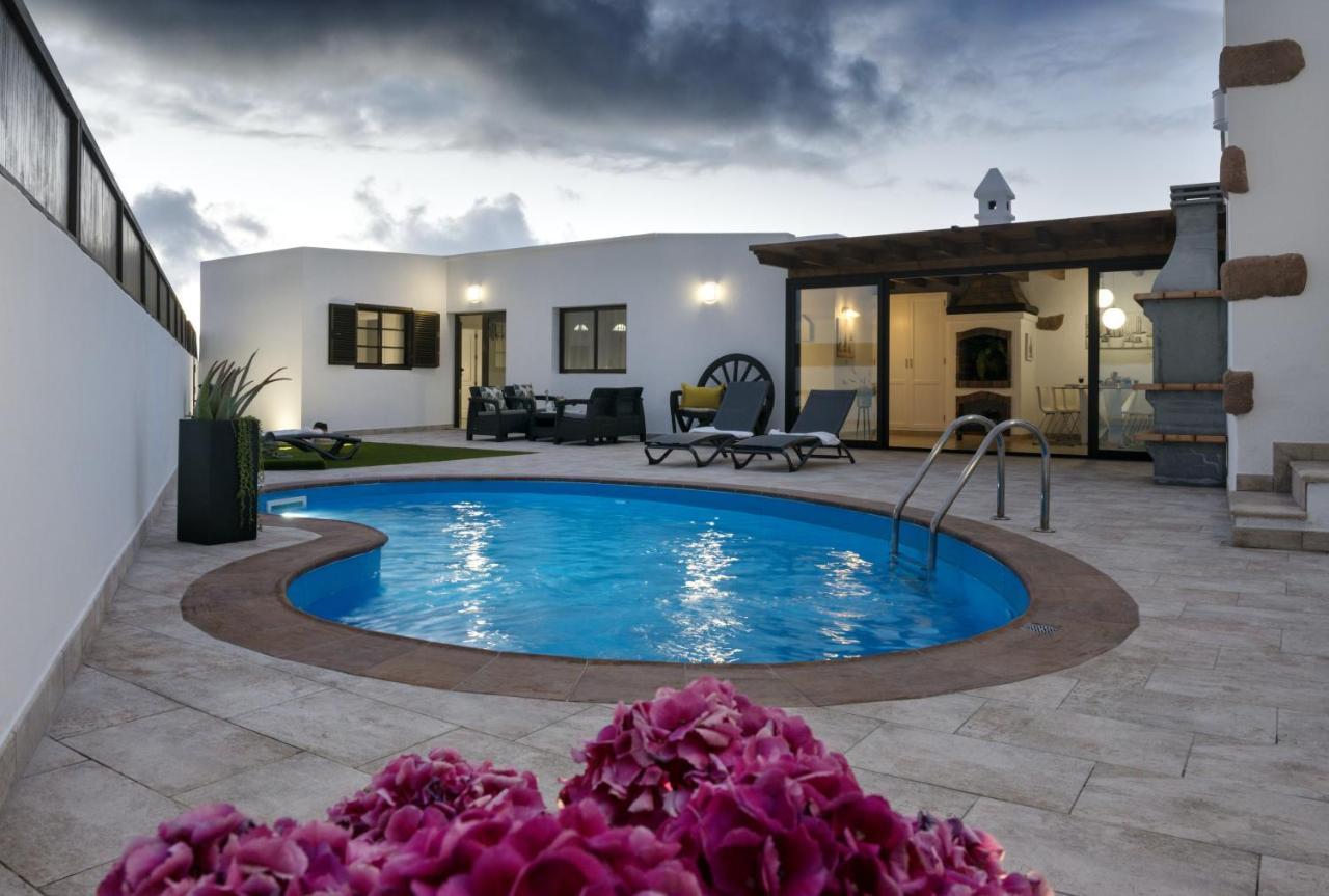 Villa Elegant With Private Pool In Mancha Blanca