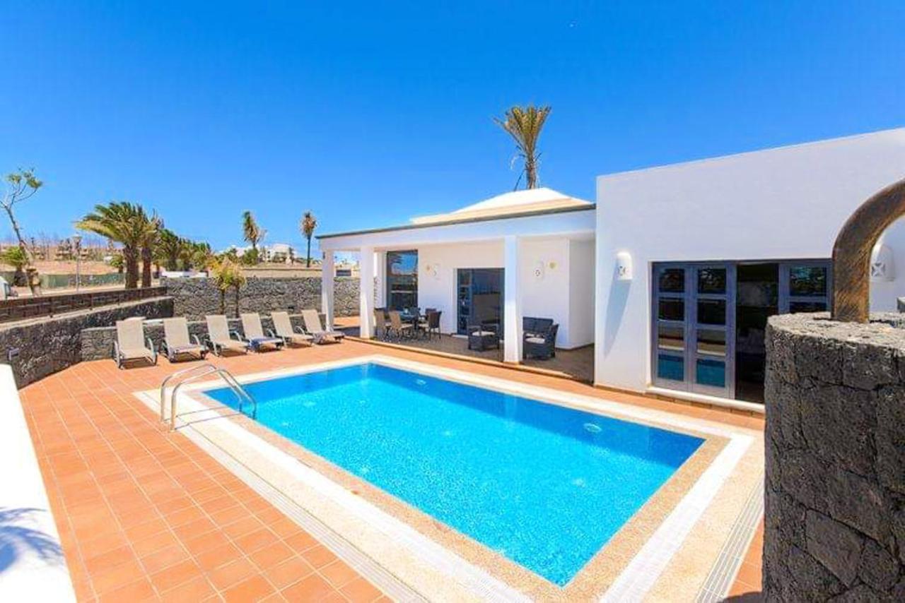 Villa: Beachside Retreat With Pool & Wi-fi * Playa Blanca (Lanzarote)