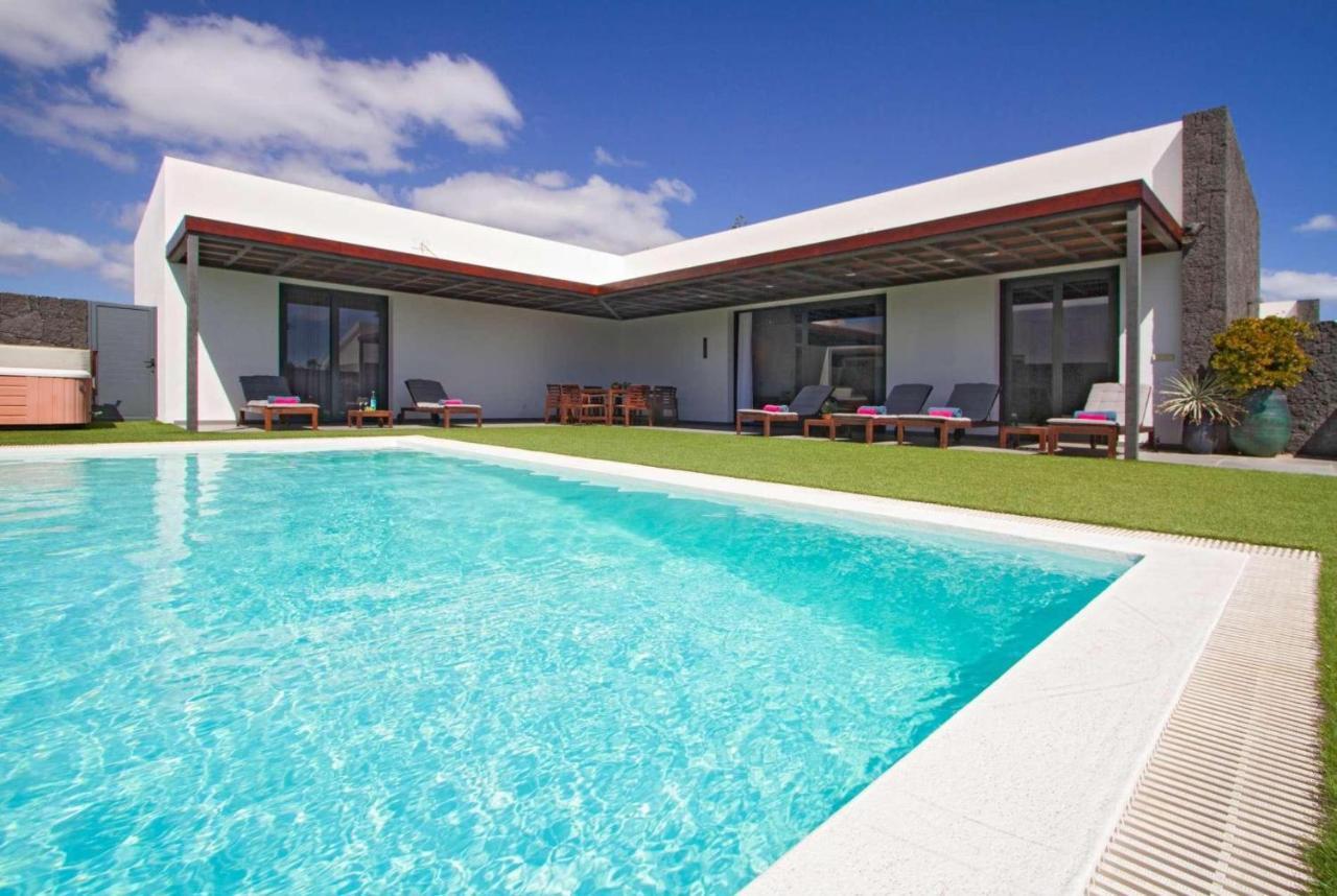 Angelina Villa