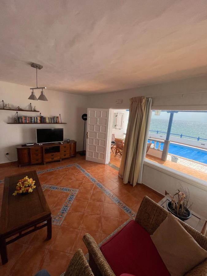 Caleton Villa *
