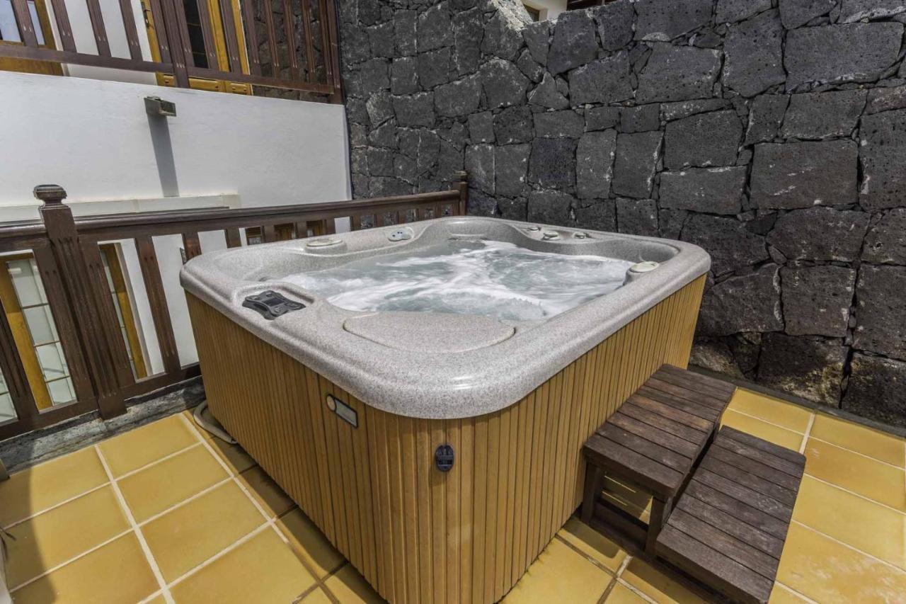 Azure - Lh122 By Now Ltd Villa Playa Blanca (Lanzarote)