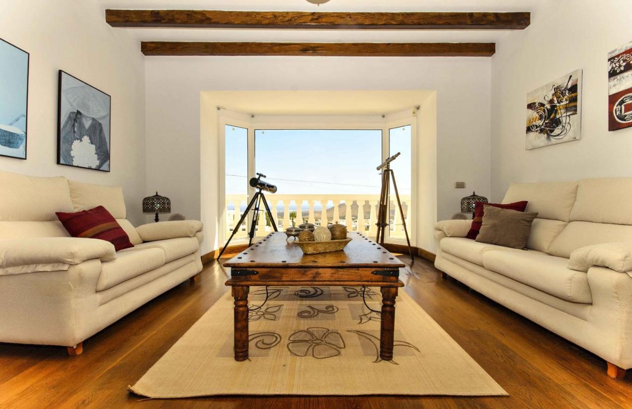Loros Villa *