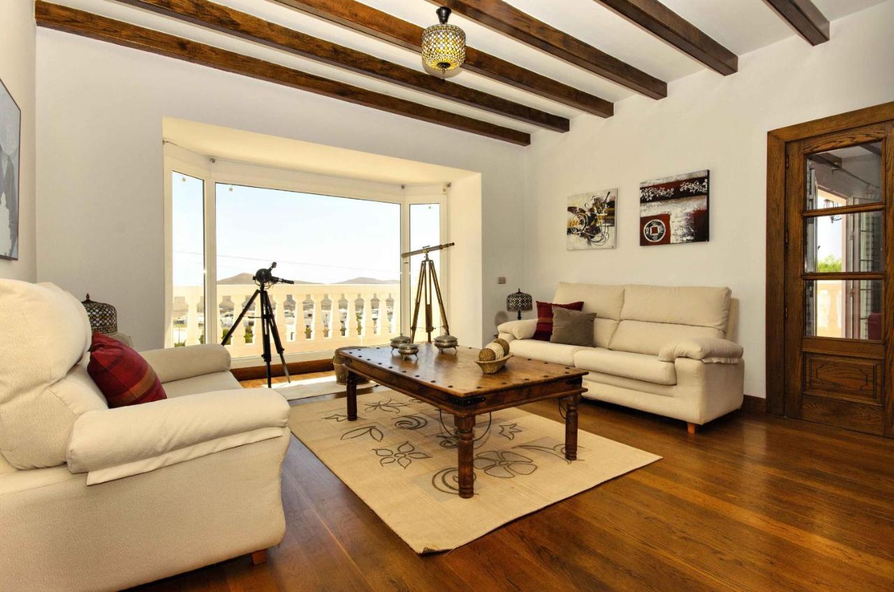 Loros Villa