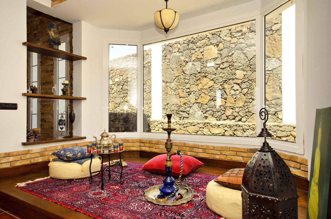 Loros Villa Nazaret