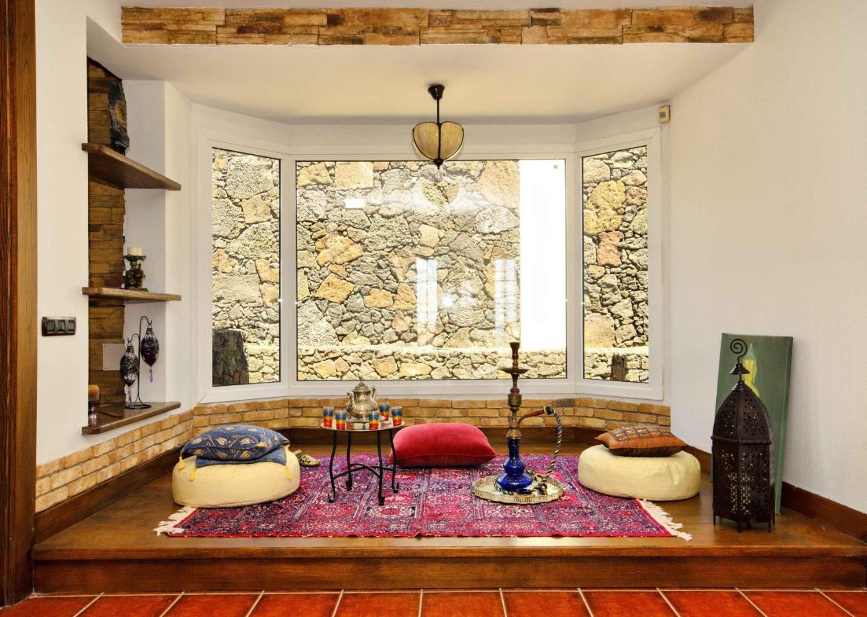 Loros Villa *
