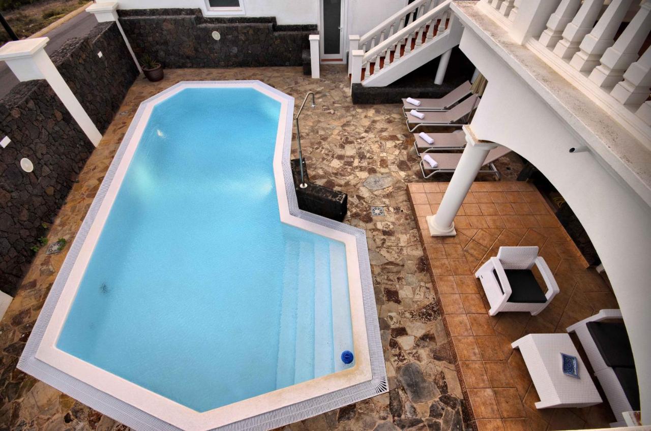 Loros Villa Nazaret