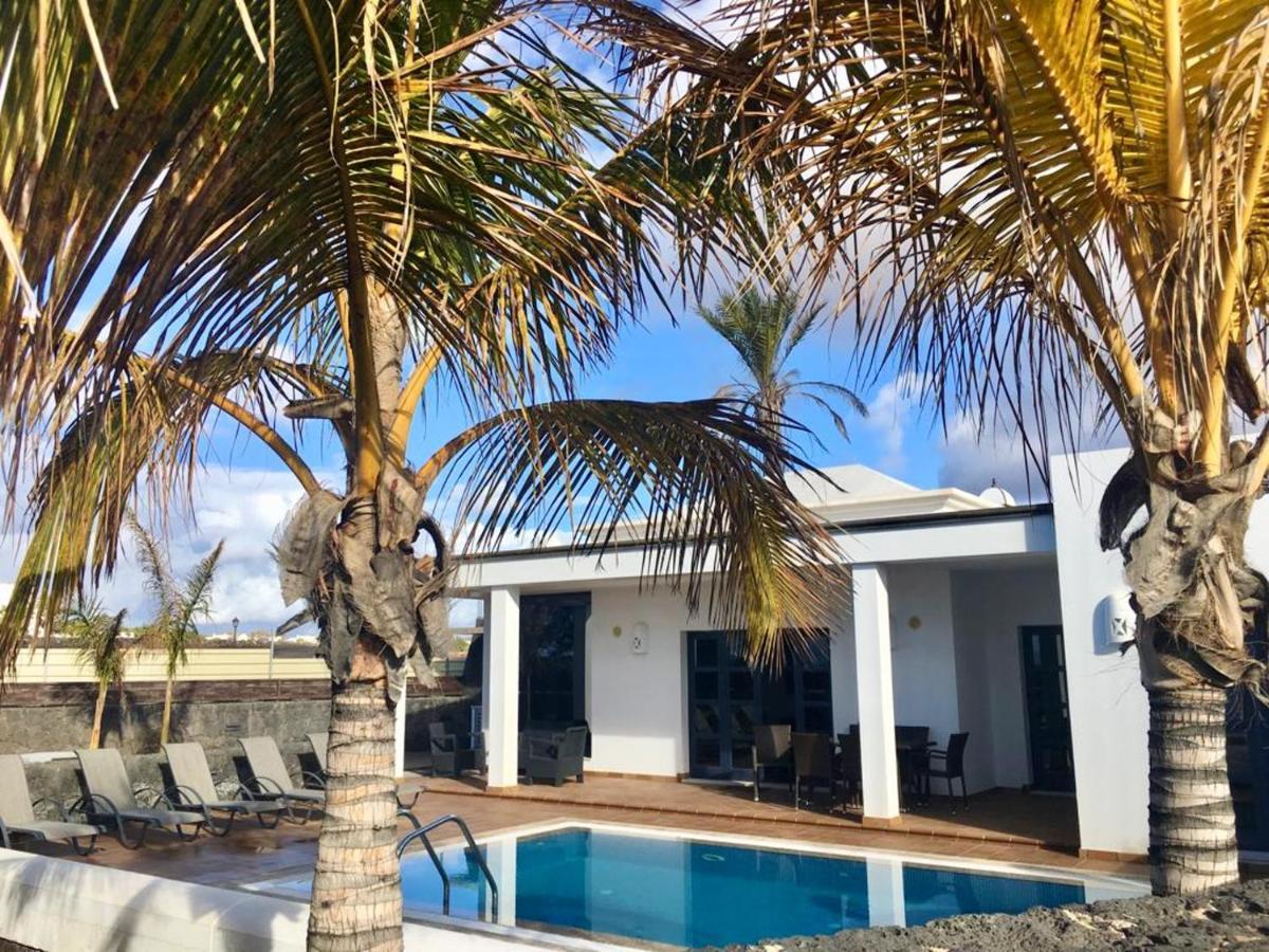 Villa: Beachside Retreat With Pool & Wi-fi Villa Playa Blanca (Lanzarote)