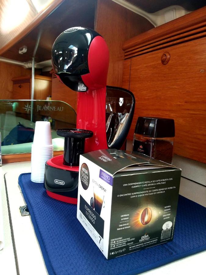 Velero Babu Hotel en barco