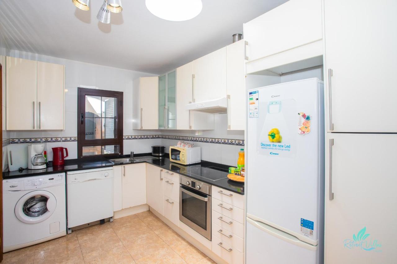 Stunning 6-bed In Villa Playa Blanca (Lanzarote)