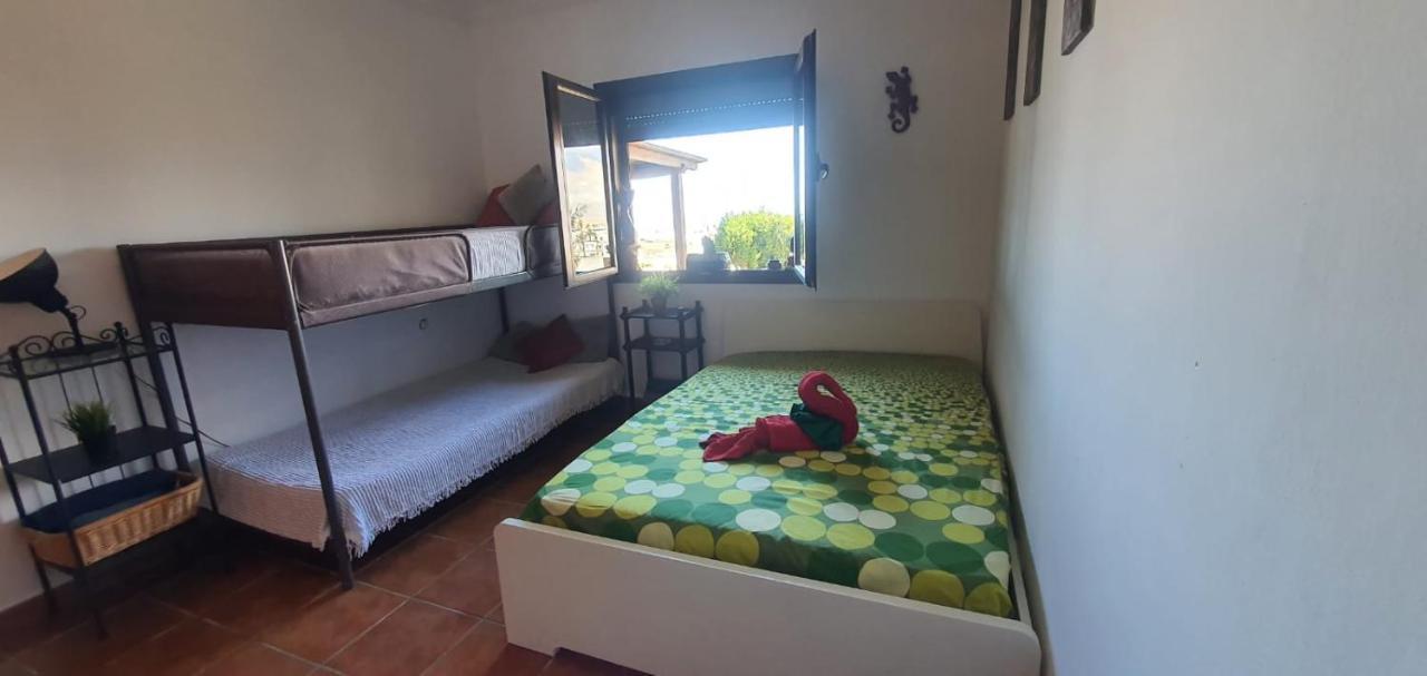 Lanzate Habitación en casa particular Tinajo