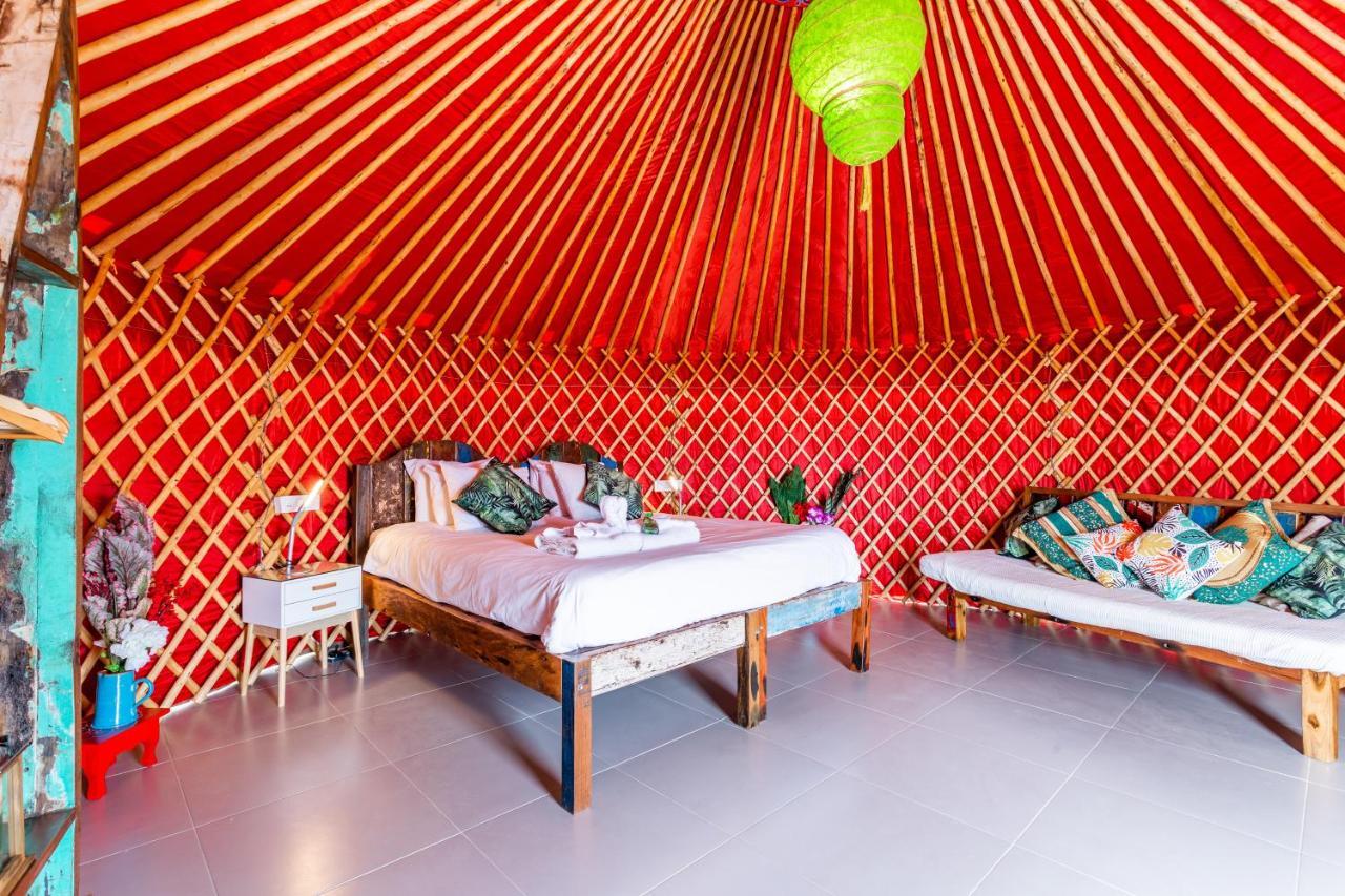 Villa Palacio And Yurt - 2 Pools - Hot Tub - Fantastic Sea Views *