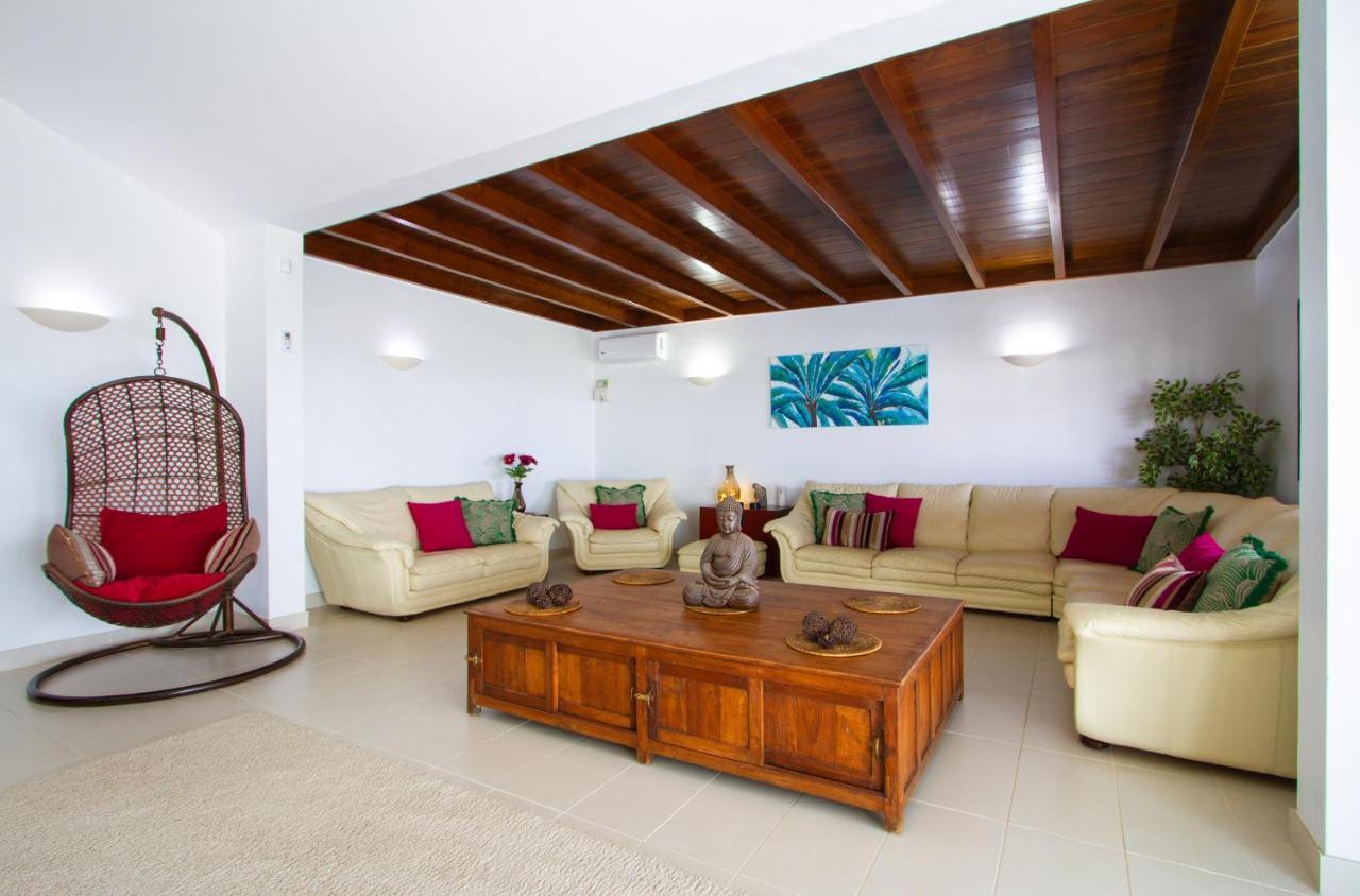 Camino Olivos Villa *