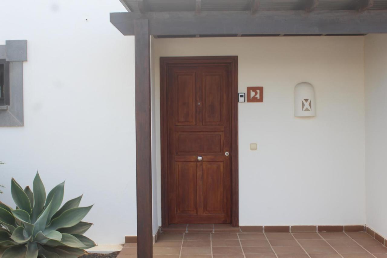 Raquel Villa *