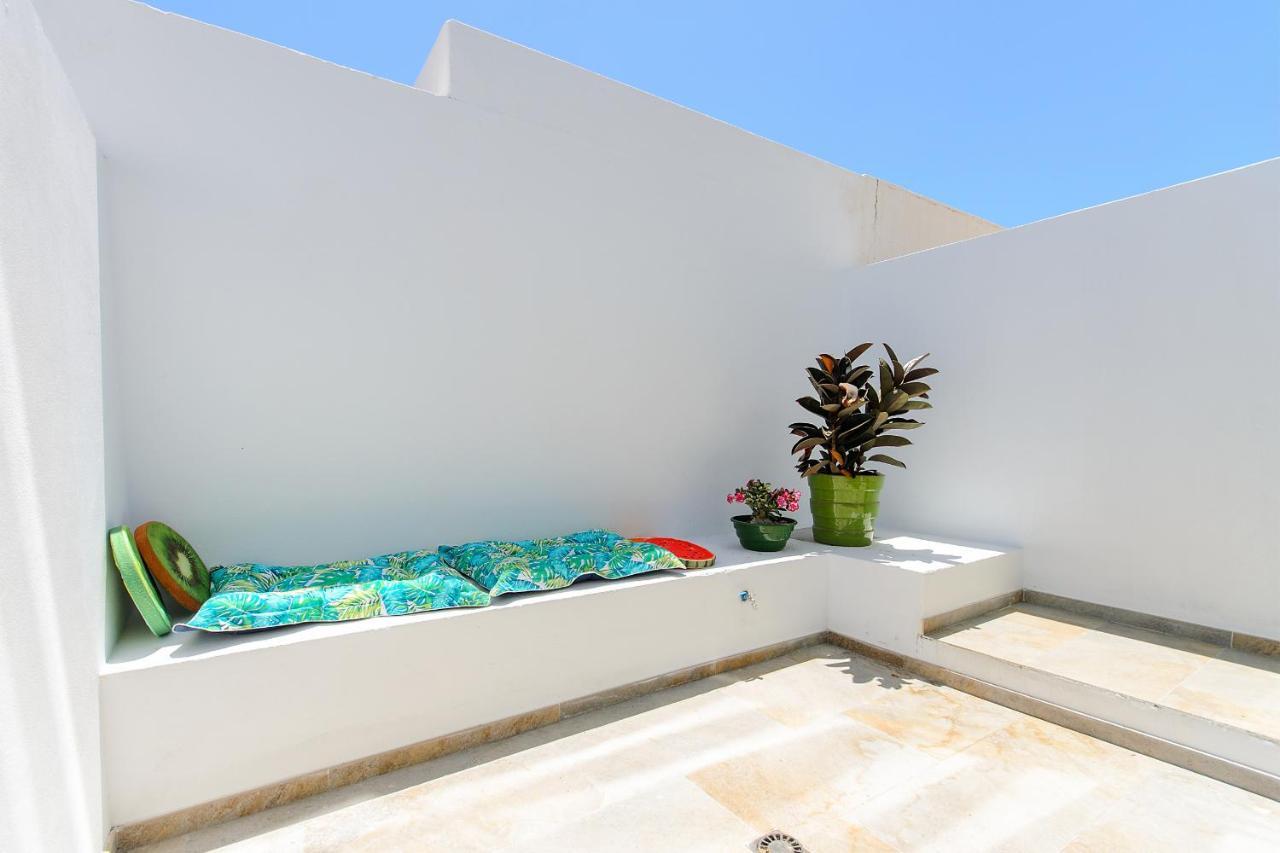 Purple Volcano Apartment, Free Access To The Fariones Sports Center * Puerto del Carmen (Lanzarote)