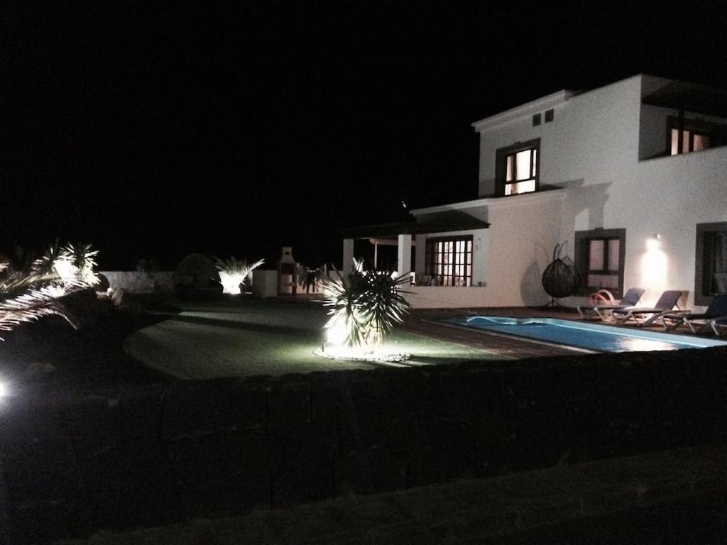 Luxury 3bed With Heated Private Pool, Full Sky And Free Wifi Villa *