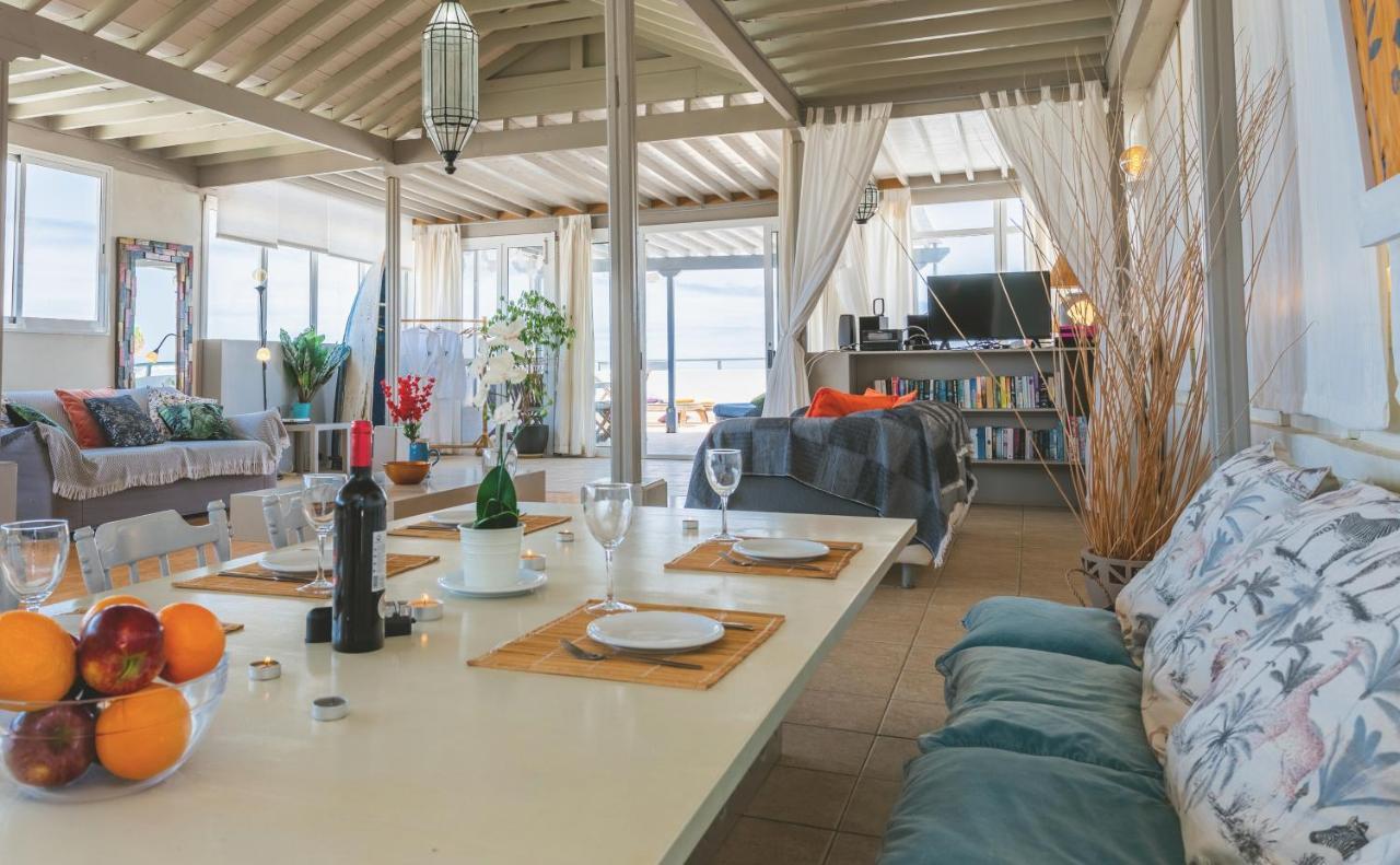 Ocean View Penthouse - Location - 100m To The