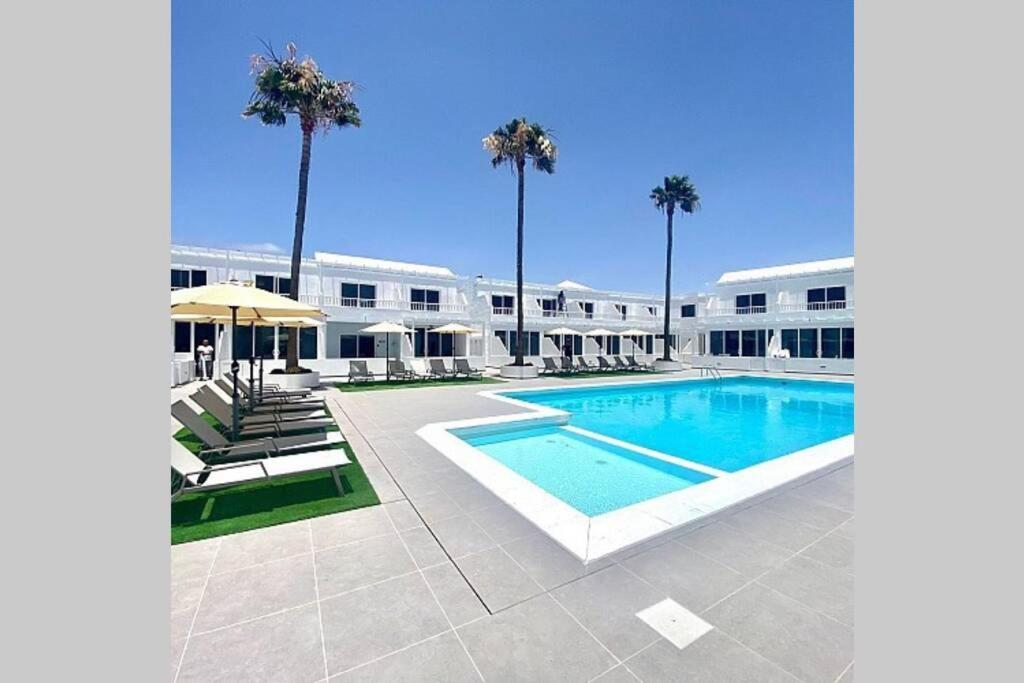 Air Conditioned 2 Bedroom Poolside Free Wifi Tv Package Includes Uk And European Channels Free On Street Parking Bright And Modern With Fridge Freezer And Washing Machine * Puerto del Carmen (Lanzarote)