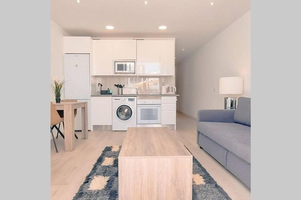 Air Conditioned 2 Bedroom Poolside Free Wifi Tv Package Includes Uk And European Channels Free On Street Parking Bright And Modern With Fridge Freezer And Washing Machine Apartment