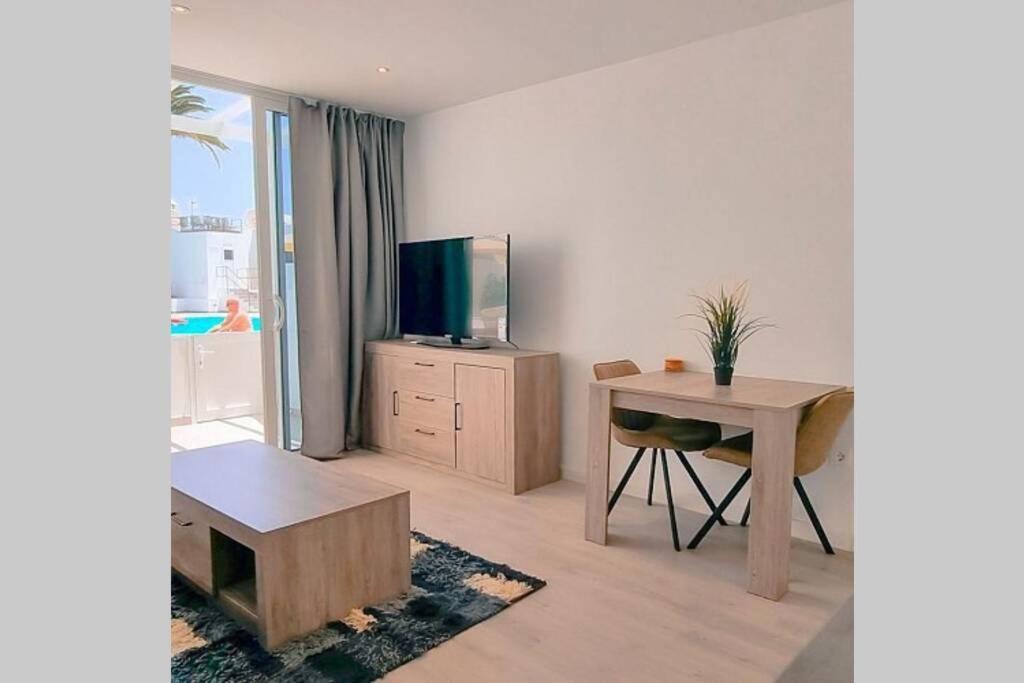 Air Conditioned 2 Bedroom Poolside Free Wifi Tv Package Includes Uk And European Channels Free On Street Parking Bright And Modern With Fridge Freezer And Washing Machine *