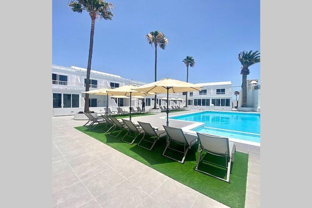 Air Conditioned 2 Bedroom Poolside Free Wifi Tv Package Includes Uk And European Channels Free On Street Parking Bright And Modern With Fridge Freezer And Washing Machine
