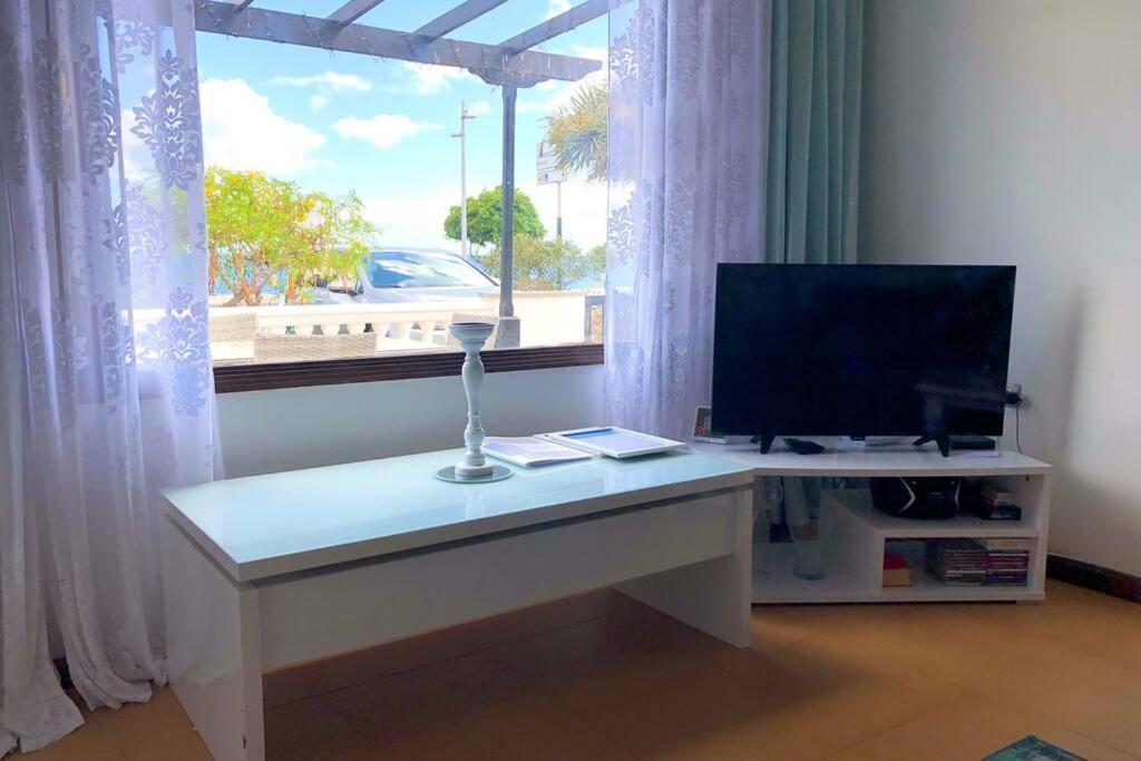 2 Bedroom Front Line Puerto Del Carmen Villa *