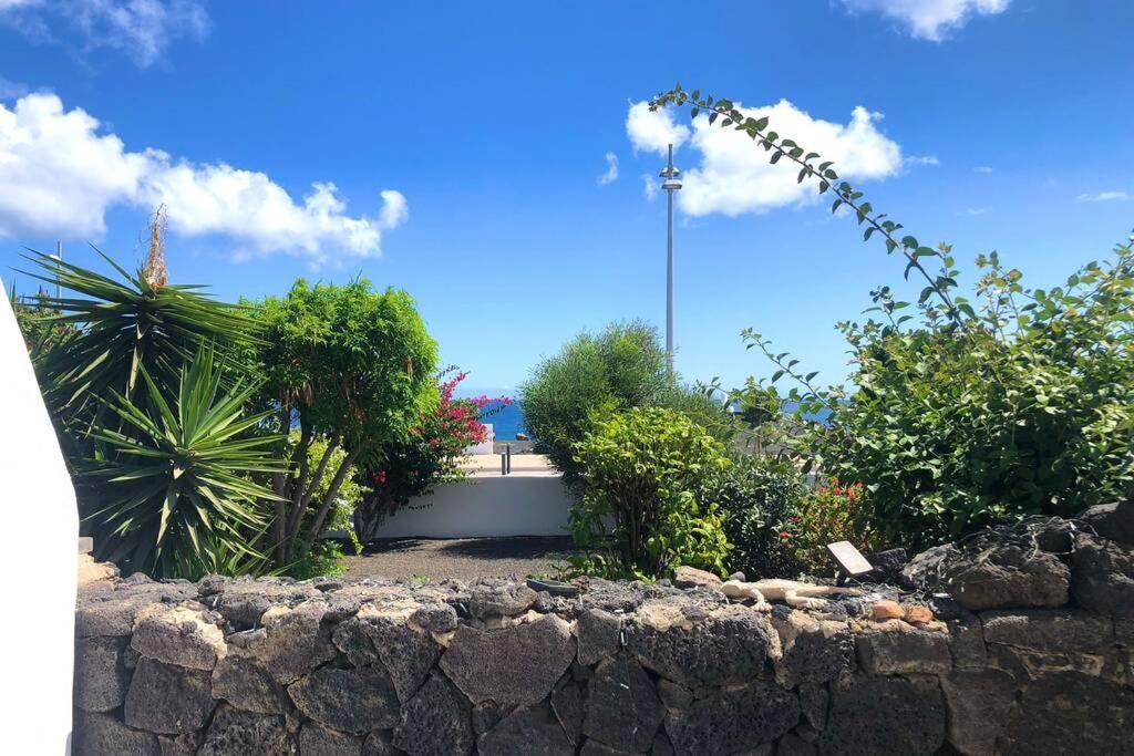 2 Bedroom Front Line Puerto Del Carmen Villa *