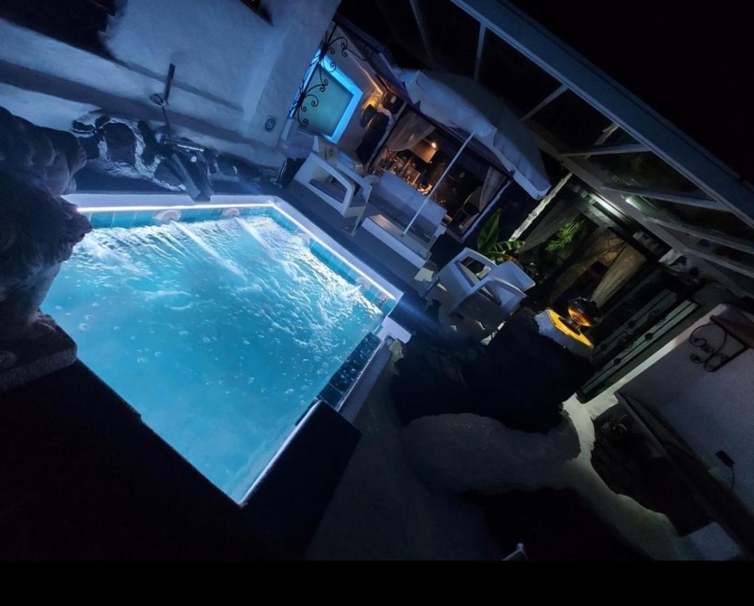 Aloelux ! - Private With Jacuzzi, Cinema ,massage ,wonderful View, Art Desing Conil