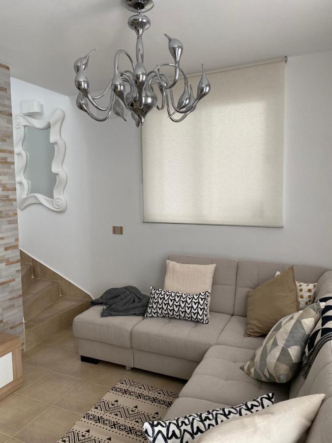 Laura 31 Playa Blanca (adults Only) *