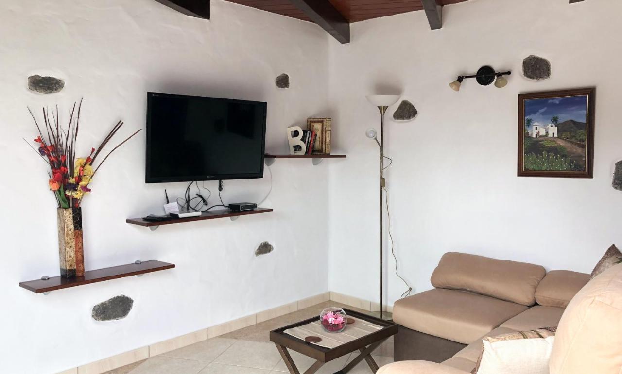 Sun, Relax & Lava, Free Wifi 600mb, Bbq Holiday home Tinajo