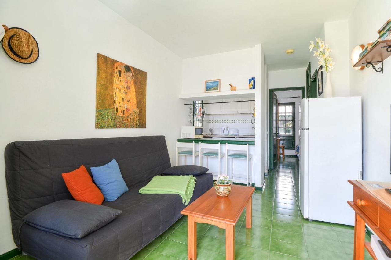 Apartamento Mimosas. Bajo Con Wifi. Piscinas Comunitarias