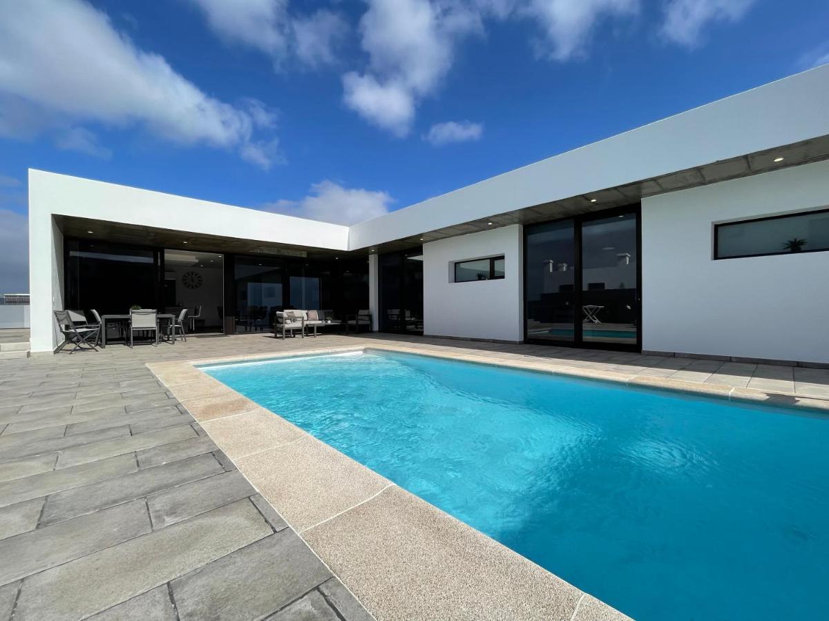 Eslanzarote Tony, Heated Pool, Jacuzzi La Costa