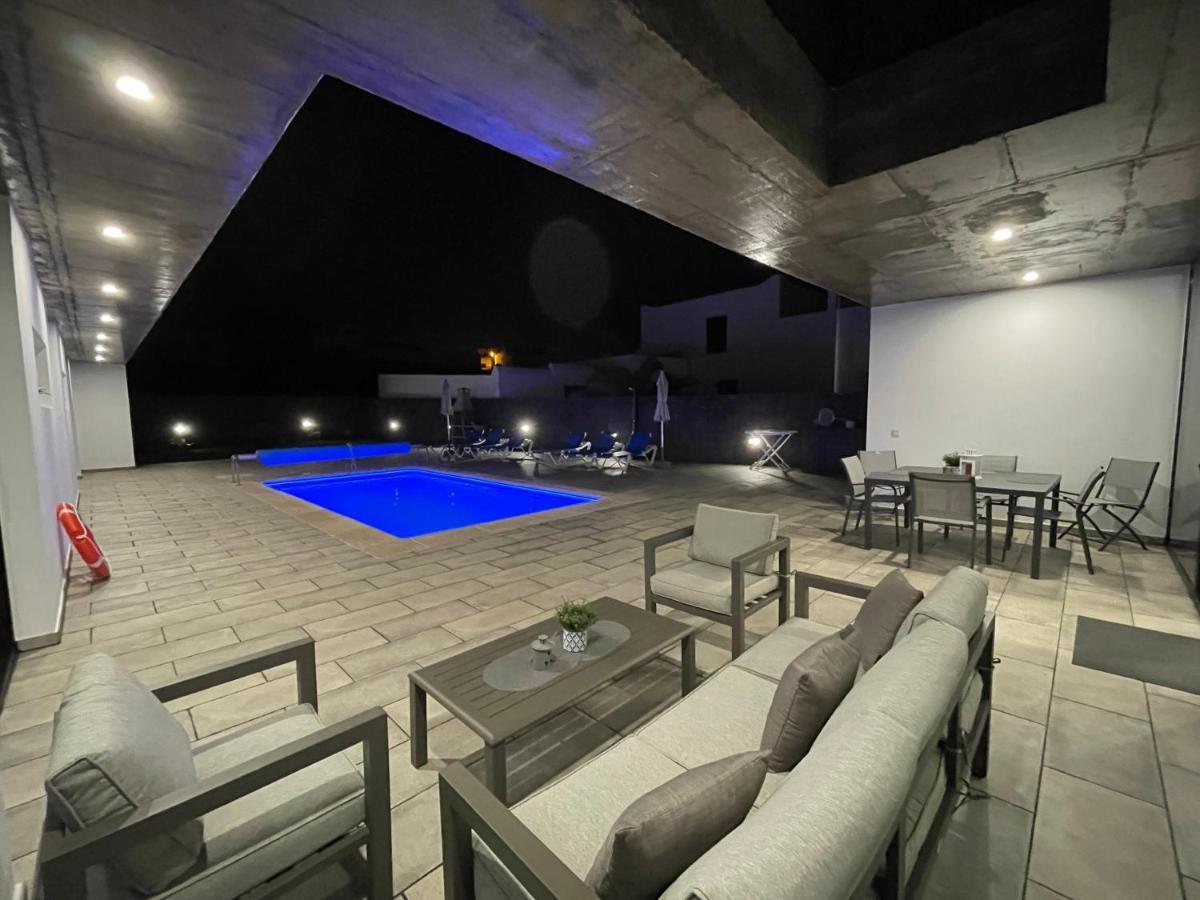 Eslanzarote Tony, Heated Pool, Jacuzzi Villa *