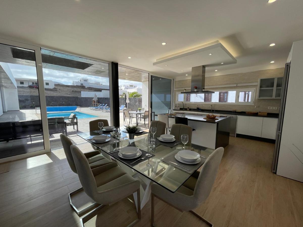 Eslanzarote Tony, Heated Pool, Jacuzzi Villa *