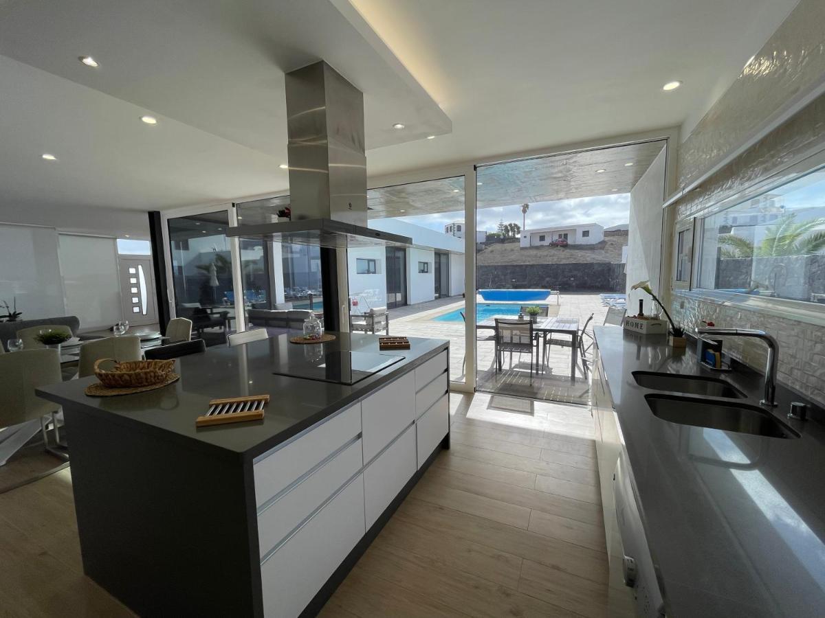 Villa Eslanzarote Tony, Heated Pool, Jacuzzi
