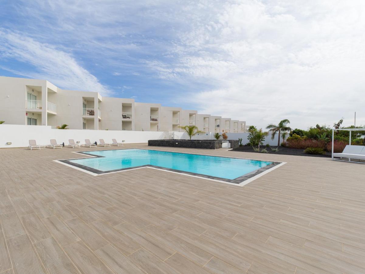 Homeforguest Sunset Senator With Pool And Terrace In *