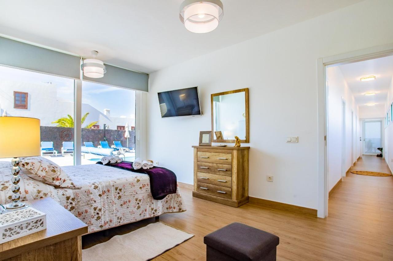 Villa Eslanzarote Tony, Heated Pool, Jacuzzi La Costa