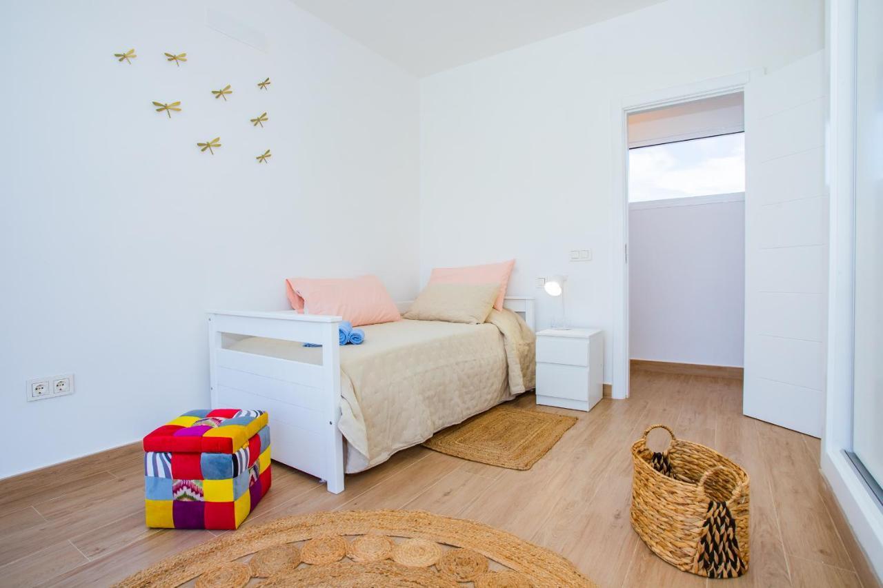 Villa Eslanzarote Tony, Heated Pool, Jacuzzi La Costa