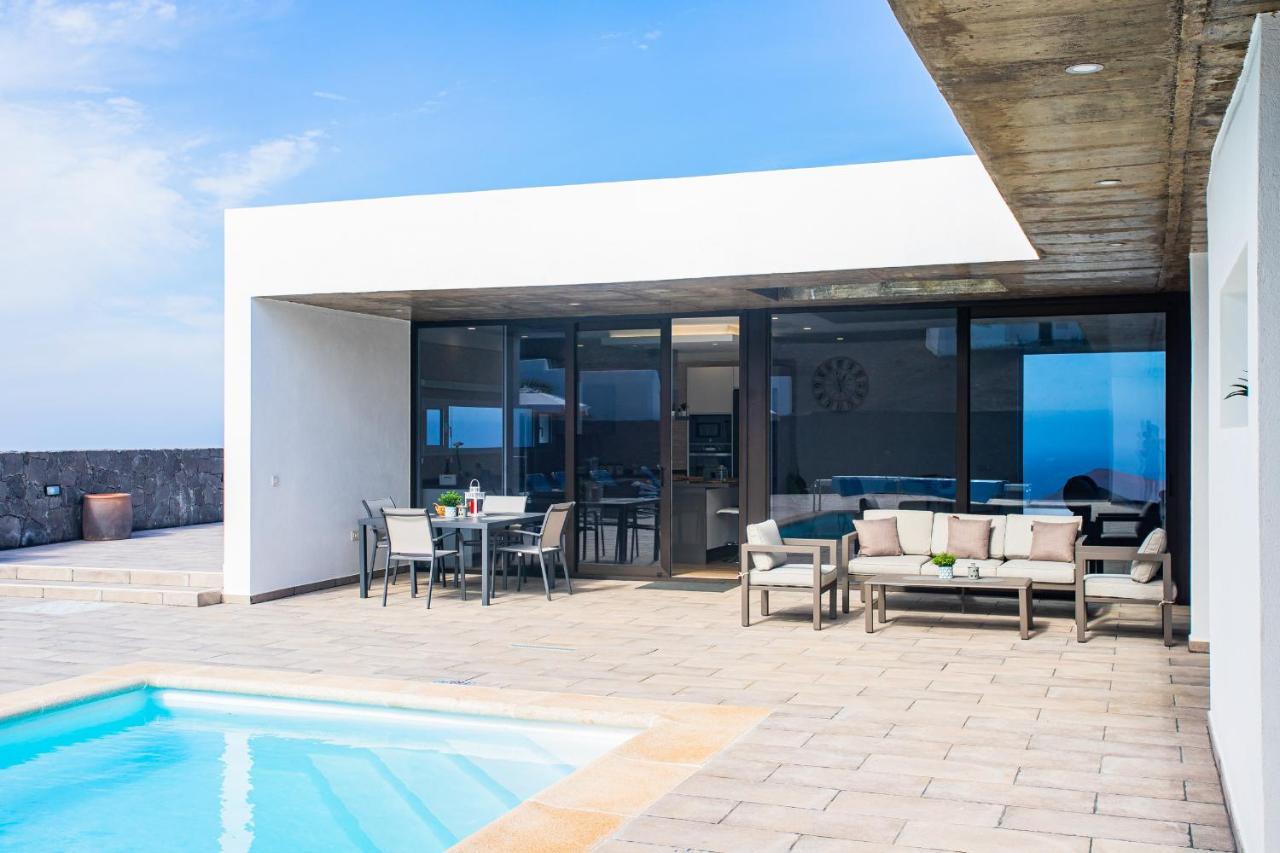 Villa Eslanzarote Tony, Heated Pool, Jacuzzi *