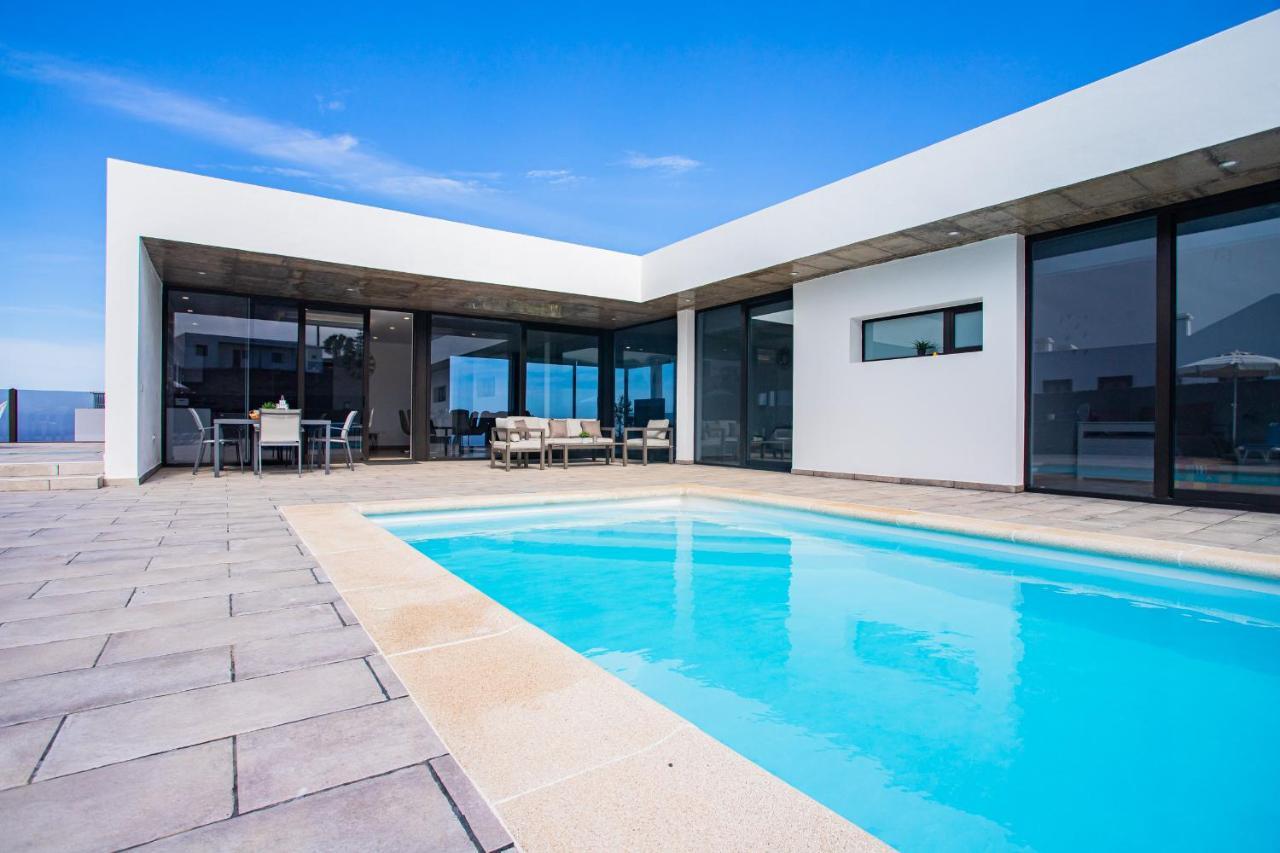 Eslanzarote Tony, Heated Pool, Jacuzzi Villa *