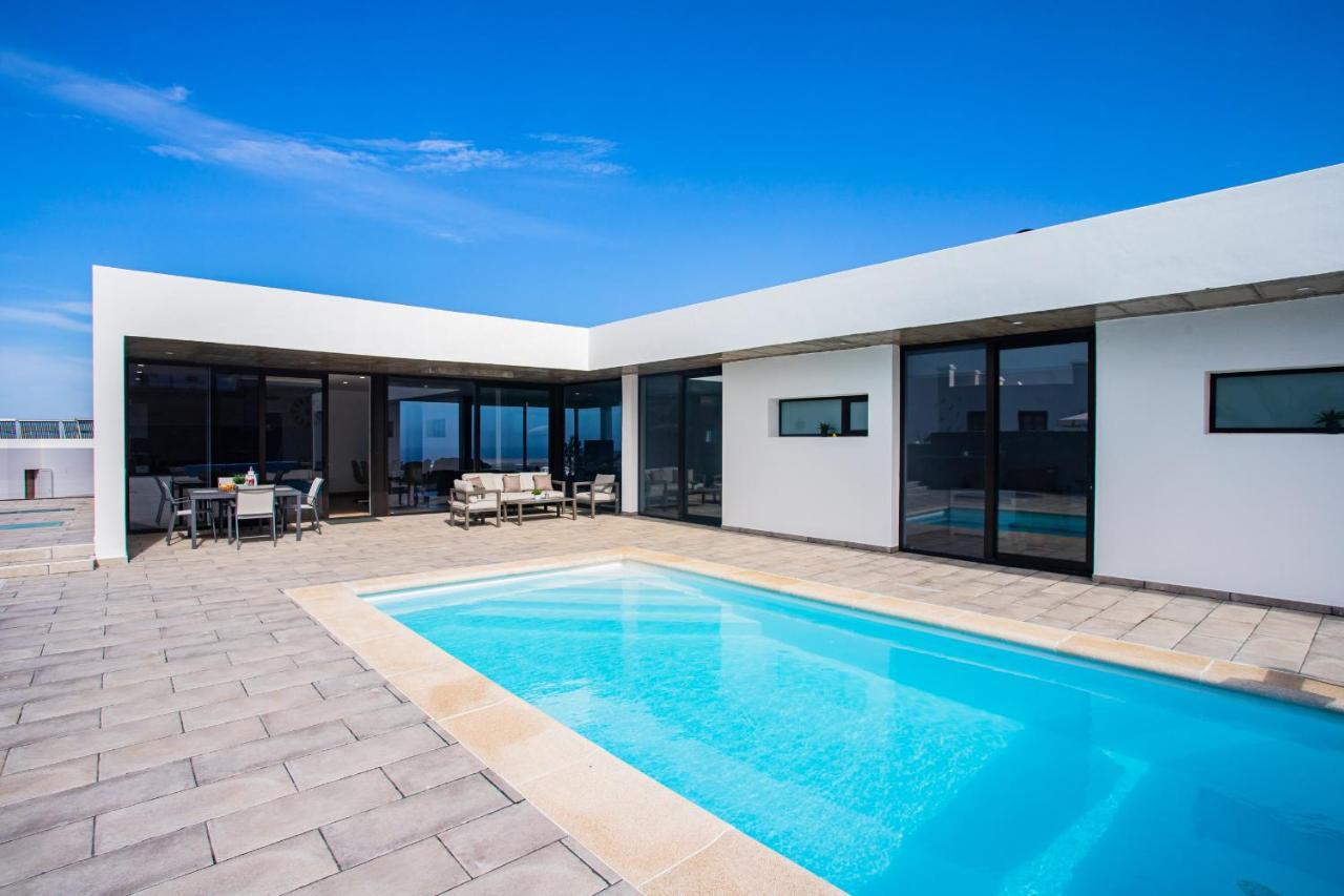 Eslanzarote Tony, Heated Pool, Jacuzzi Villa La Costa