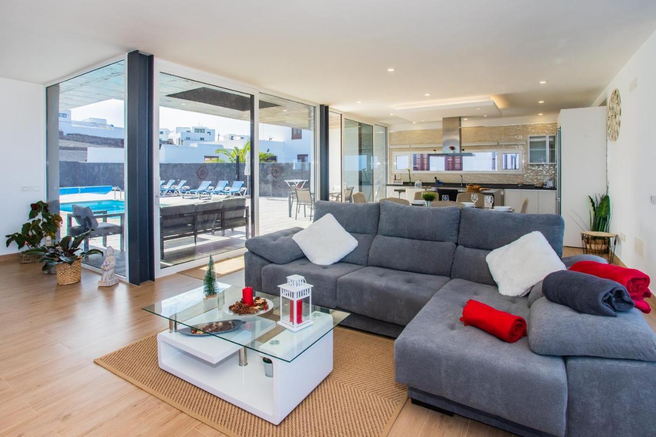Villa Eslanzarote Tony, Heated Pool, Jacuzzi La Costa