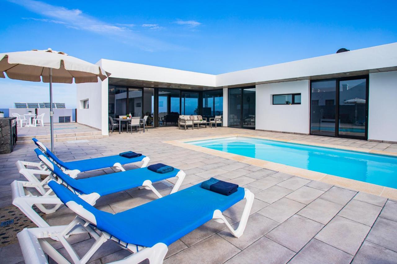 Villa Eslanzarote Tony, Heated Pool, Jacuzzi *