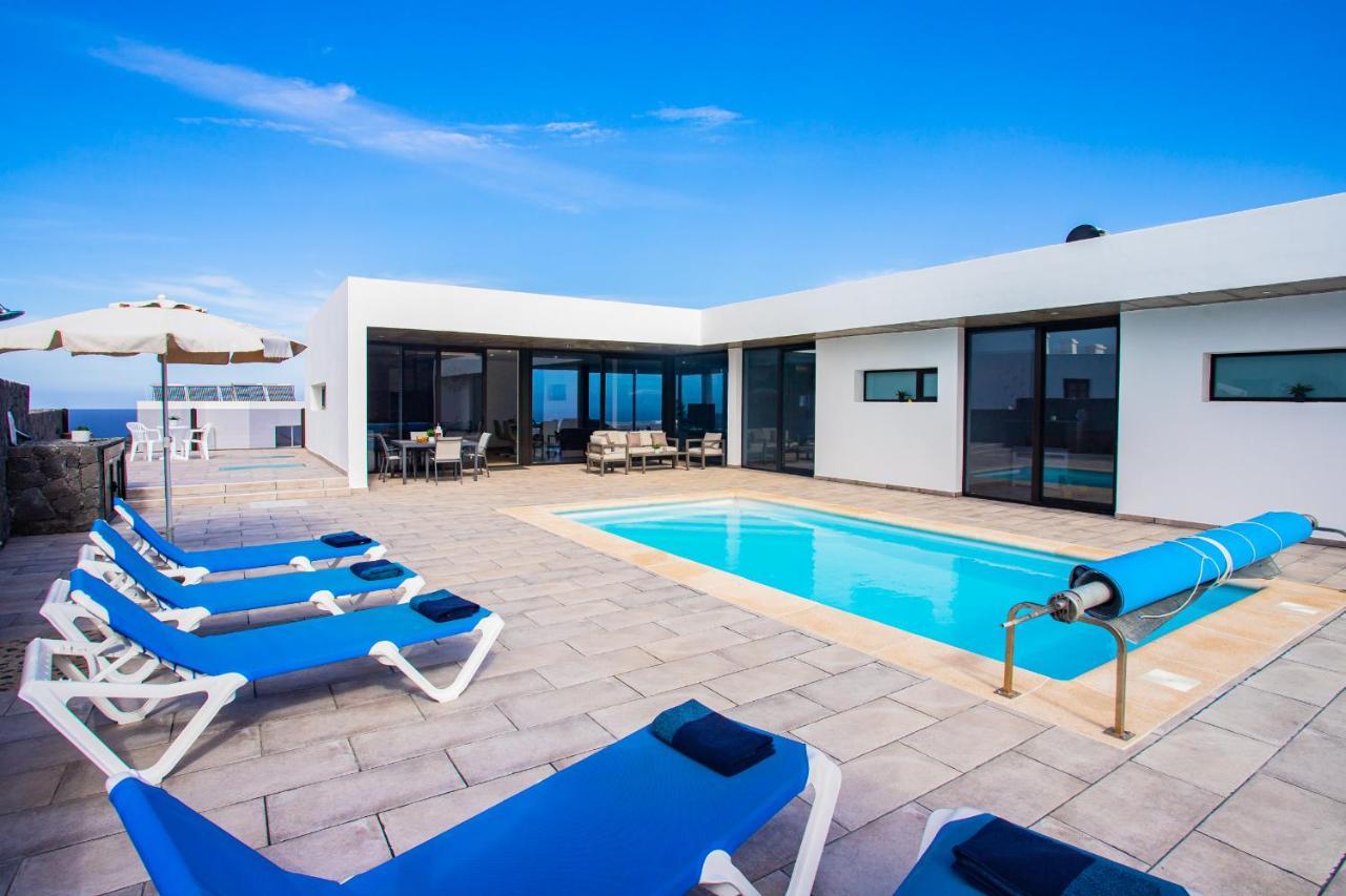 Eslanzarote Tony, Heated Pool, Jacuzzi La Costa