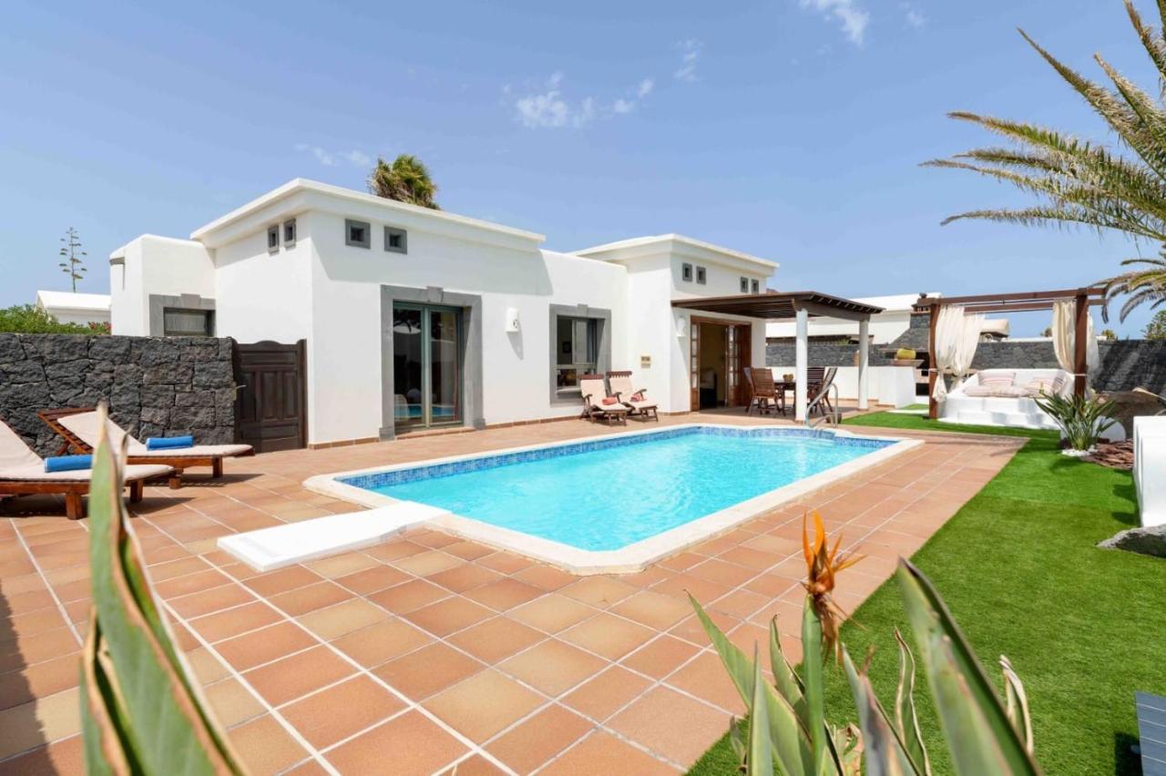 Rosa Playa Blanca Villa *