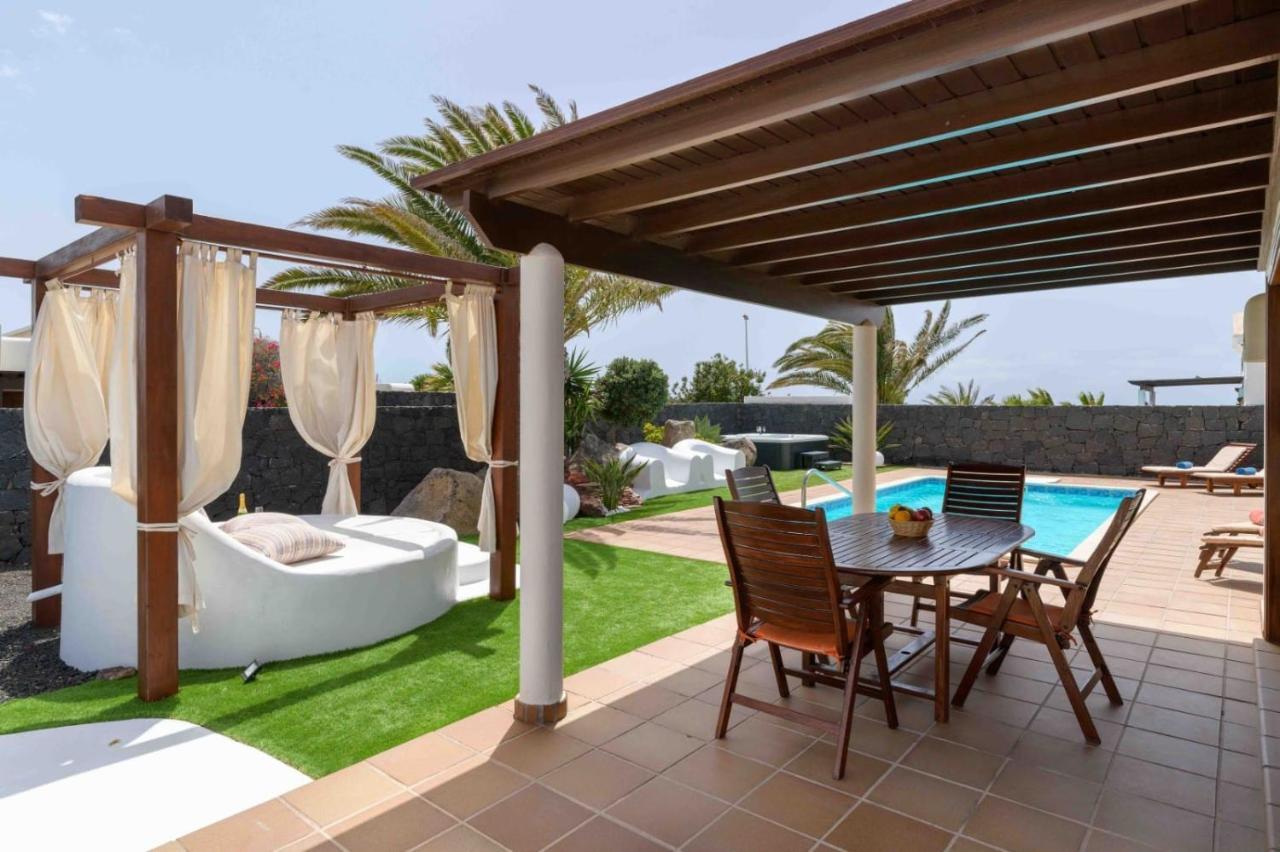 Rosa Playa Blanca Villa