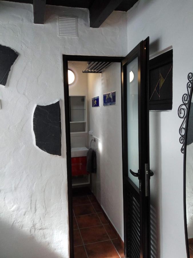 Aloelux !! - Private With Pool , Jacuzzi, Cinema, Massage ,wonderful View, Art Desing